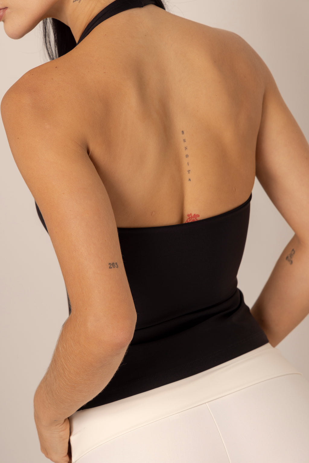 Básica halter Lou